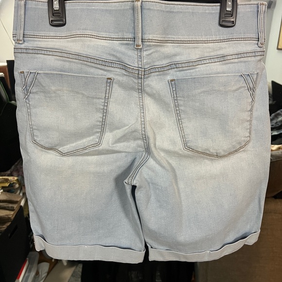 Apt 9 Bermuda tummy control jean shirts, size 14 - Picture 7 of 7